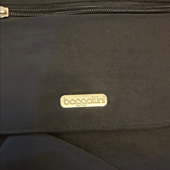 Baggallini Black Crossbody Bag - Picture 2 of 8